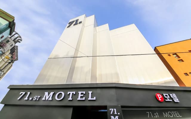 71 Street Motel