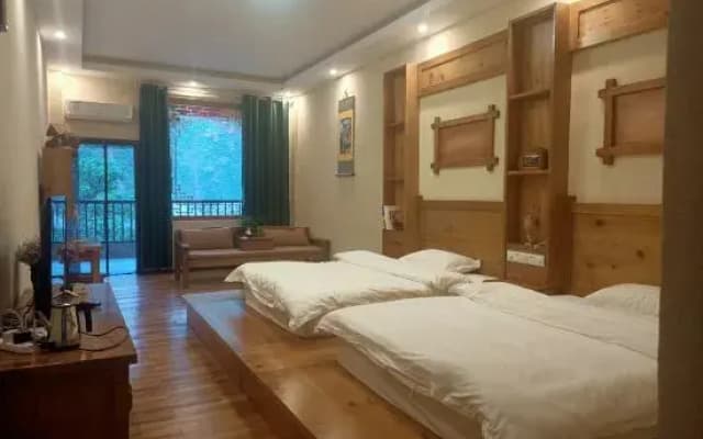 Dechenz Middle Homestay