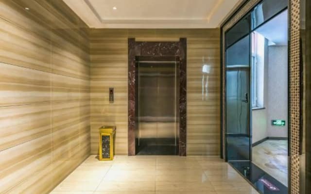 Violet-themed Hotel (Wanda Plaza, Yantai)