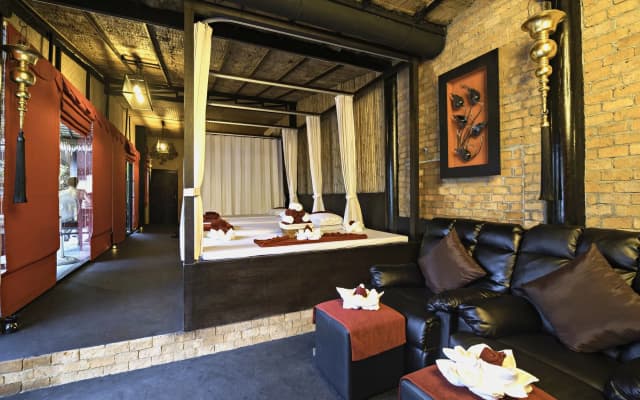 The Privilege Hotel Ezra Royal Garden
