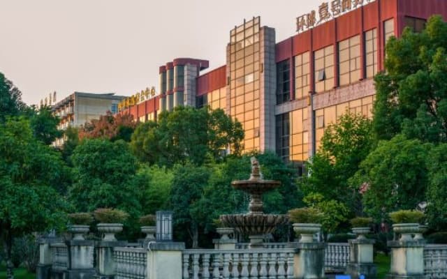 Luotuo Forever Peace Hotel