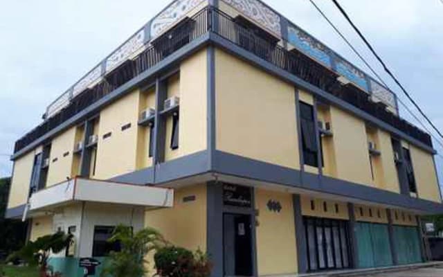 RedDoorz at Hotel Rumberpon Sorong