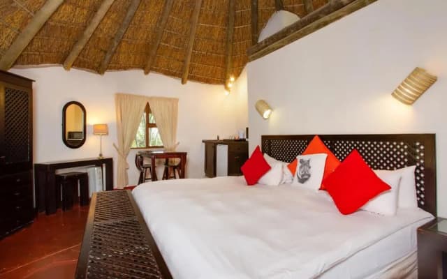 Warthogs Bush Lodge