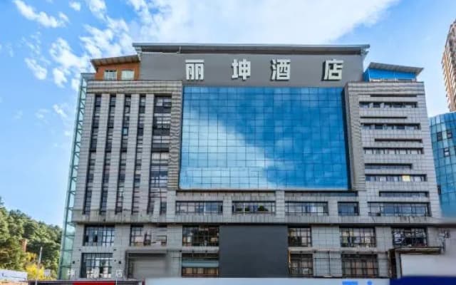 LiveCool-Hotel (WanDaGuangChangShunHaiDiTieZhanDian)