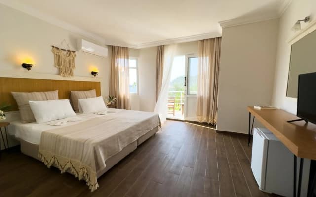 Chillos Beach Hotel & Lounge