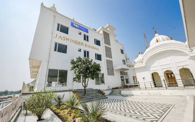 Jaswinder Bhawan – By The Ganges