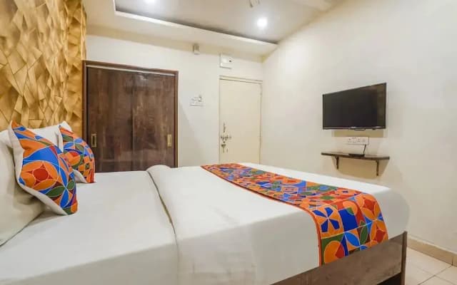 Cafe 8 by OYO Rooms