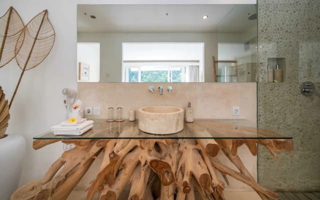 Magical Jungle Villa, 4 BR, Ubud With Staff
