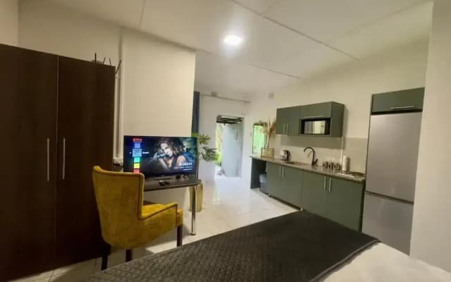 Room-busa House Self-catering Guest Hous