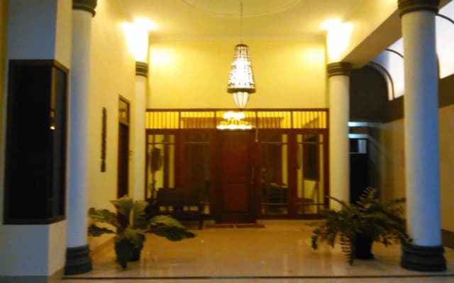 Griya Putri Dewi Family Guest House