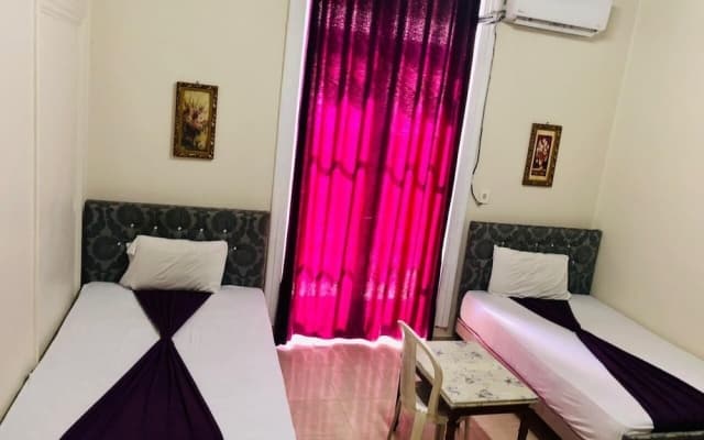 OH Pyramids Hostel