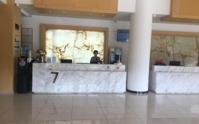 7Days Premium Weihai High-speed Rail Station Bathing Beach