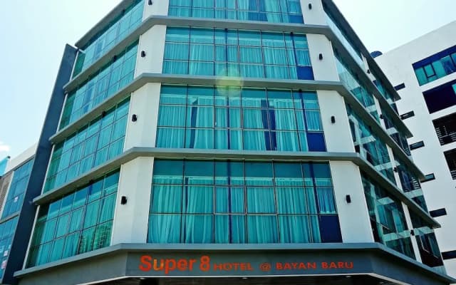 Super 8 bayan baru