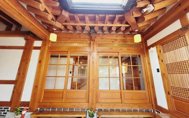 Jeonju Hanok Maeul Deoksugoong