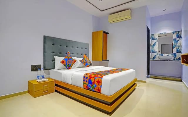 Fabhotel Nidhivan Palace