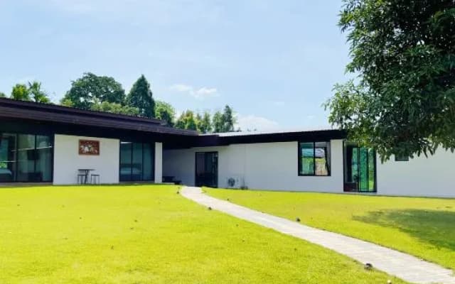 Spacious Private Villa Modern Style Near Beach