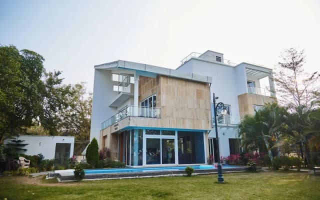 Bliss Farm Stay- lilly