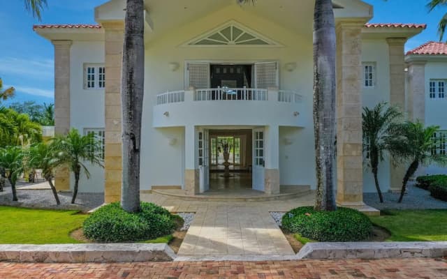 Luxury 2-level villa in Punta Cana