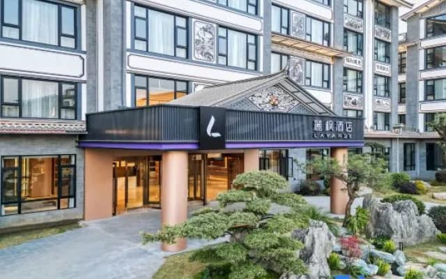 Lavande Hotel (Heqing Xinhua Branch)