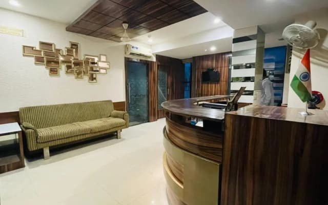 Hotel Crystal Retreat