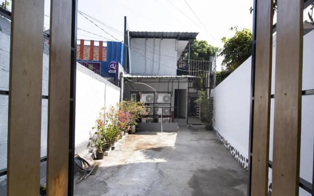 RedDoorz near Riau Junction Mall 2
