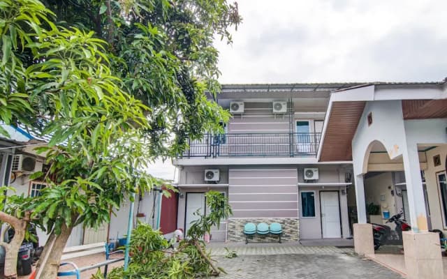 Hotel O Raya Guest House Syariah