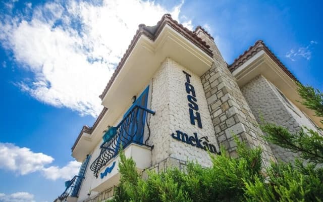 Tash Mekan Alacati