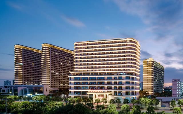 Vienna International Hotel (Sanya High-speed Railway Station)