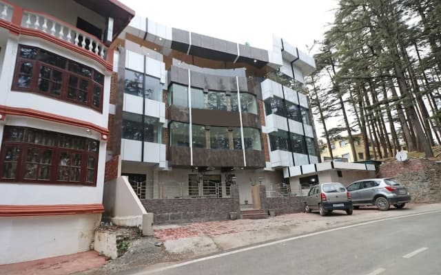 OYO 11877 Royal Residency