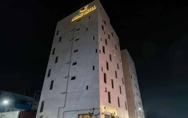 Gunsan Hound Hotel