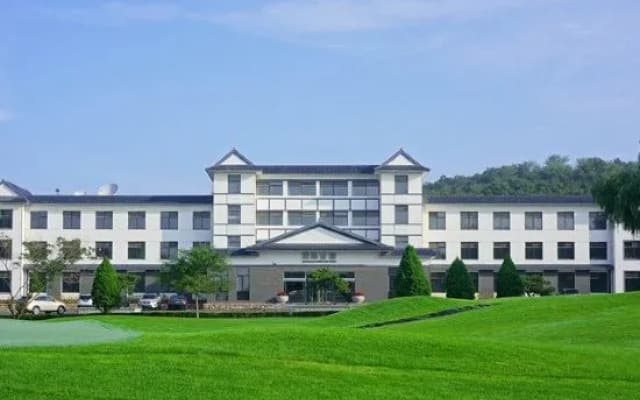 Ming Lake International Hot Spring Ski Resort Hotel
