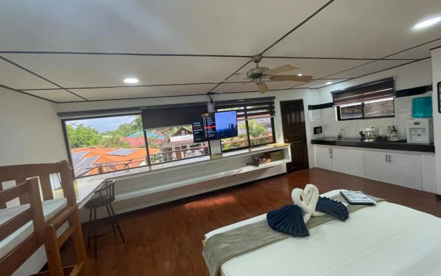 Parrot Resort Moalboal