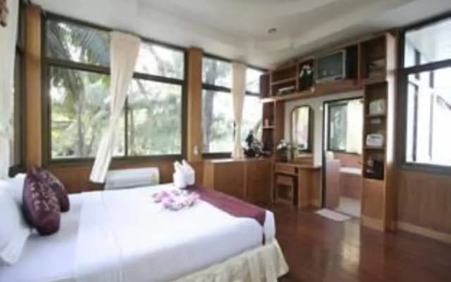 Chaloklum Bay Resort