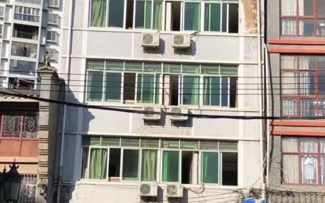 Zhaotong Huangbao Business Hotel