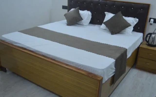 Goroomgo Mateshwari Palace Ayodhya
