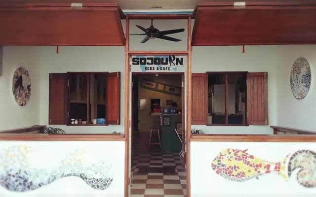 Sojourn Beds & Cafe - Hostel