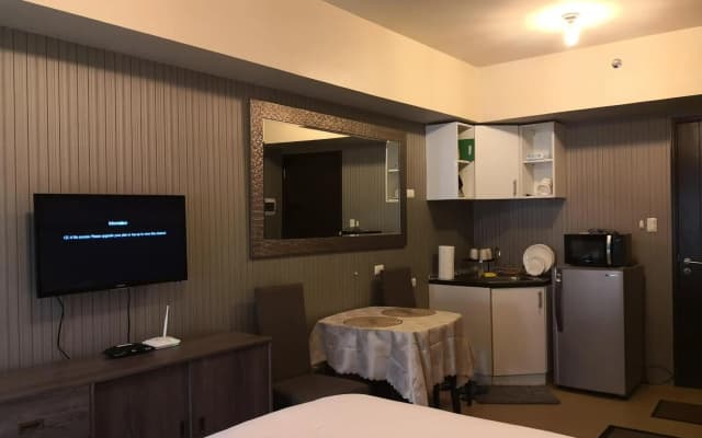 Centrio Tower Beside Ayala Studio Unit with Balcony 23