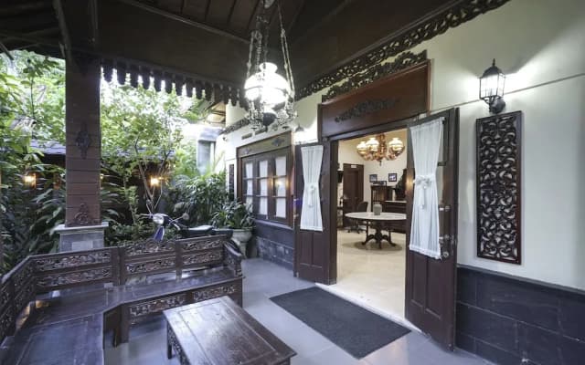 Ndalem Maharani Guest House