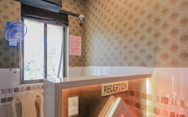 OYO 79073 Collection O Hotel Dove Residency