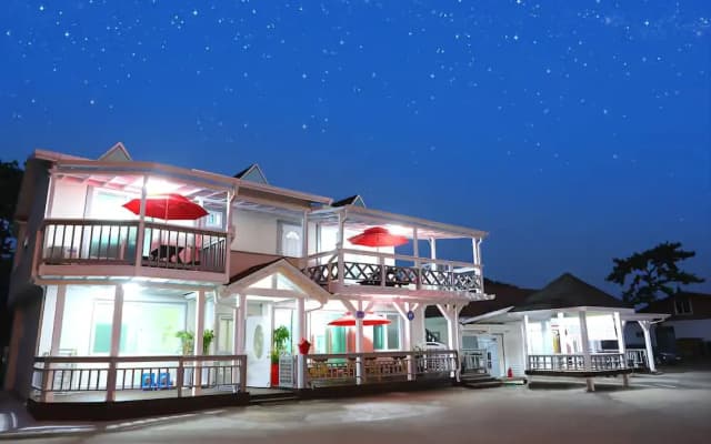 Anmyeondo Beach White House Pension