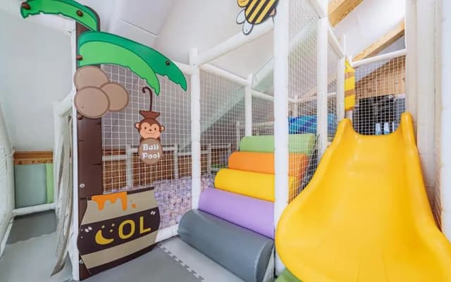 ello-el kids Pool Villa Pension