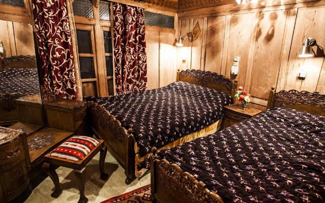 Khan Palace Group of Houseboats