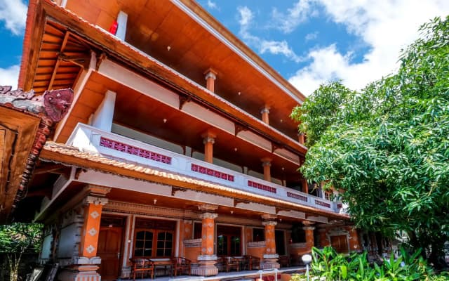 OYO 2411 Taman Mekar Beach Inn 2