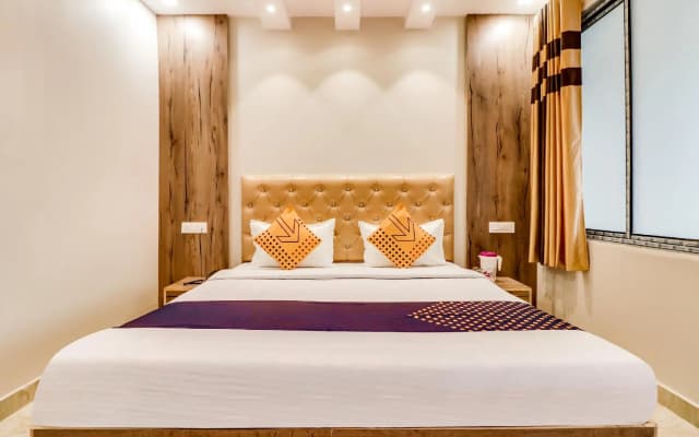 SPOT ON 69549 Hotel Shri Ram Kashi