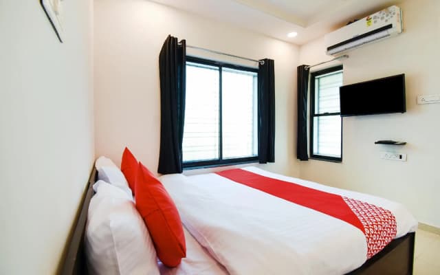OYO Flagship 47606 White House Regency