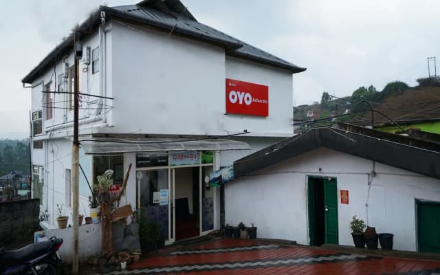OYO 8653 Achus Inn