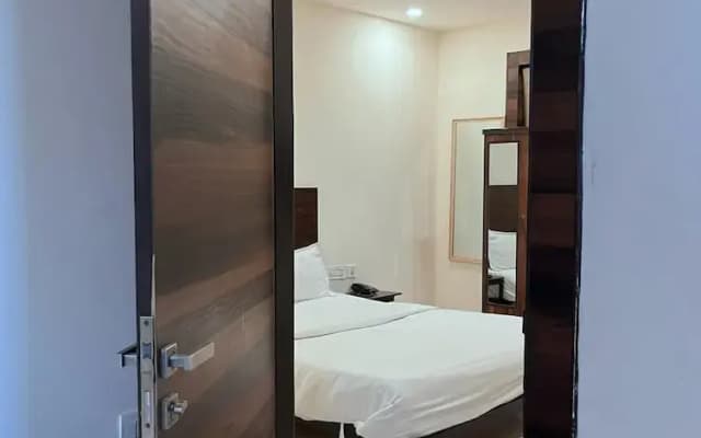 Kinsfolk Inn Hotel And Banquet