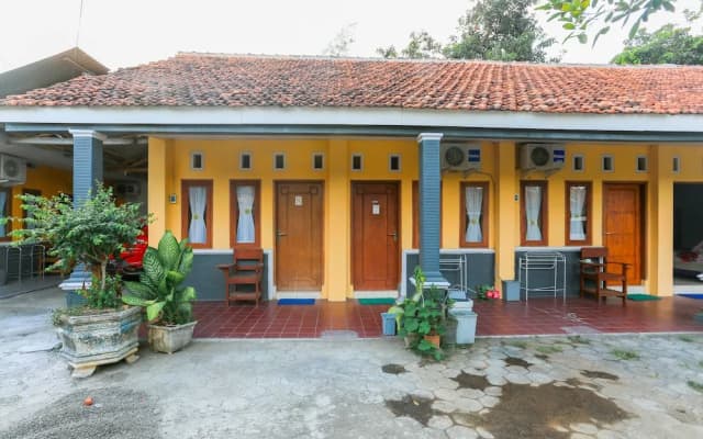OYO 1721 A. Yani 95 Residence
