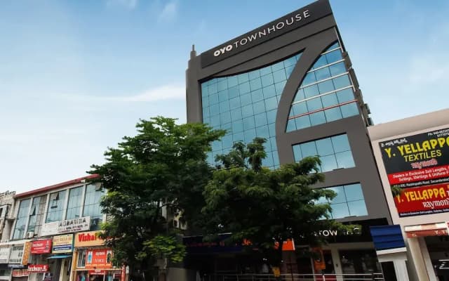 OYO Townhouse 232 RP Road