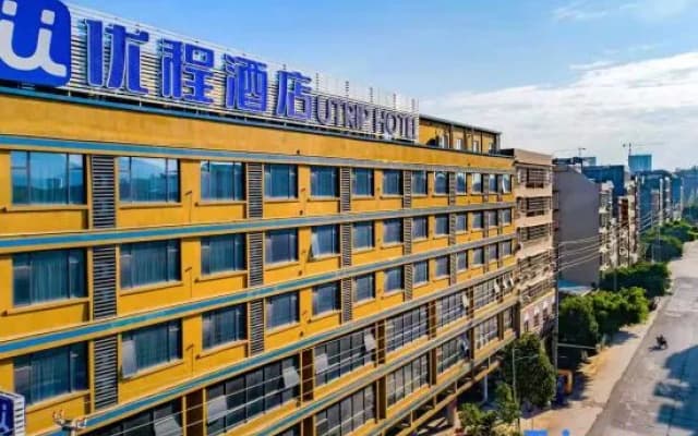 Unitour Hotel (Yulin Rong County Rongzhou Bridge Railway Station)